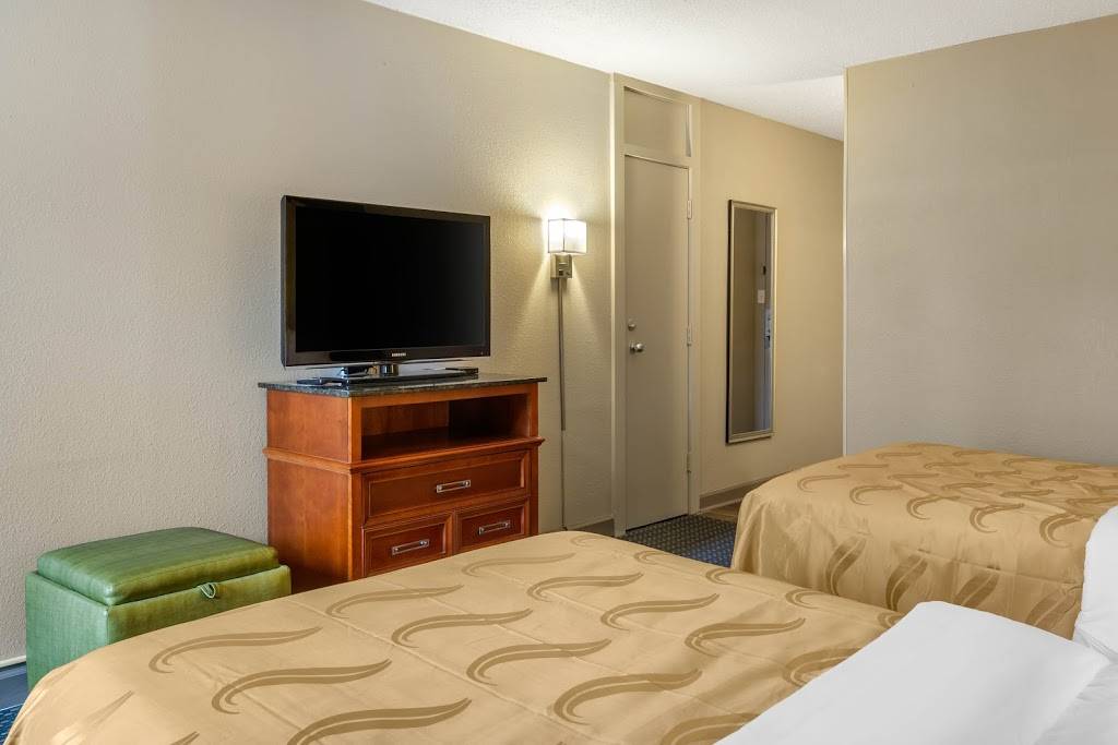 Quality Inn & Suites Apex/Raleigh NC | 1400 E Williams St, Apex, NC 27539, USA | Phone: (919) 362-8621