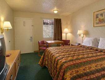 Days Inn by Wyndham Liberty/NE Kansas City | 209 N, MO-291, Liberty, MO 64068 | Phone: (816) 781-8770