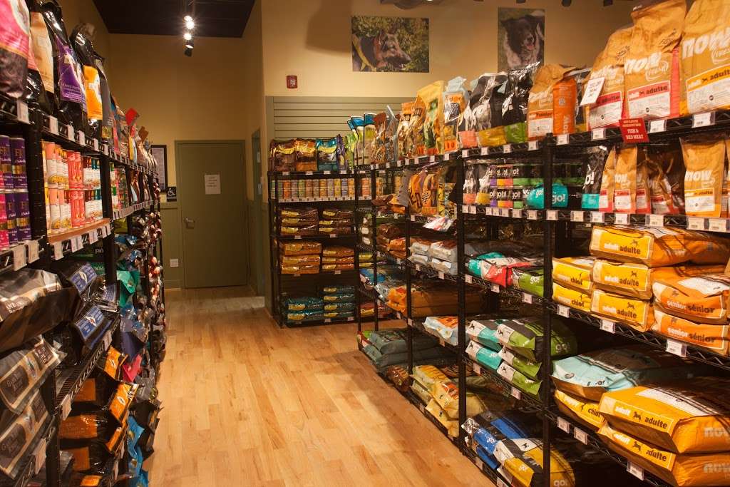 Four Paws Pantry & Spa | 14040 W 119th St, Olathe, KS 66062, USA | Phone: (913) 782-2275