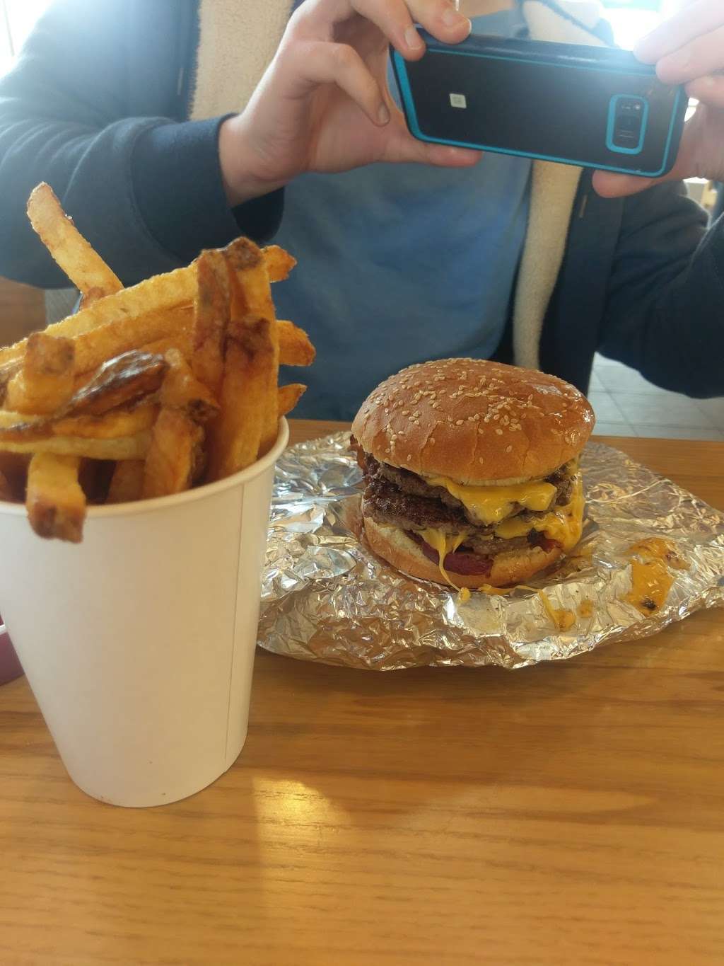 Five Guys | 39332 10th St W, Palmdale, CA 93551, USA | Phone: (661) 225-9880