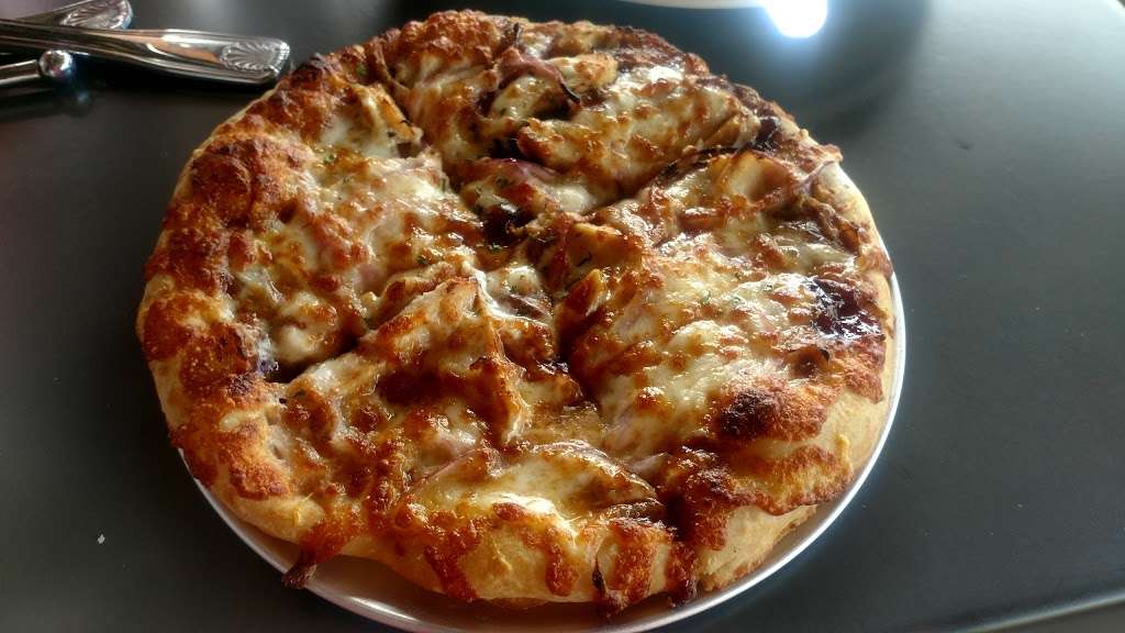 Boombozz Pizza & Taphouse | 9887 E 116th St, Fishers, IN 46037, USA | Phone: (317) 577-2699