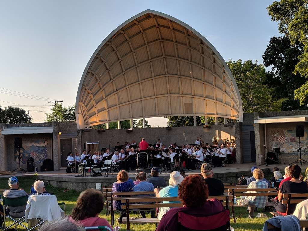 Pennoyer Park Band Shell | Kennedy Dr, Kenosha, WI 53140, USA