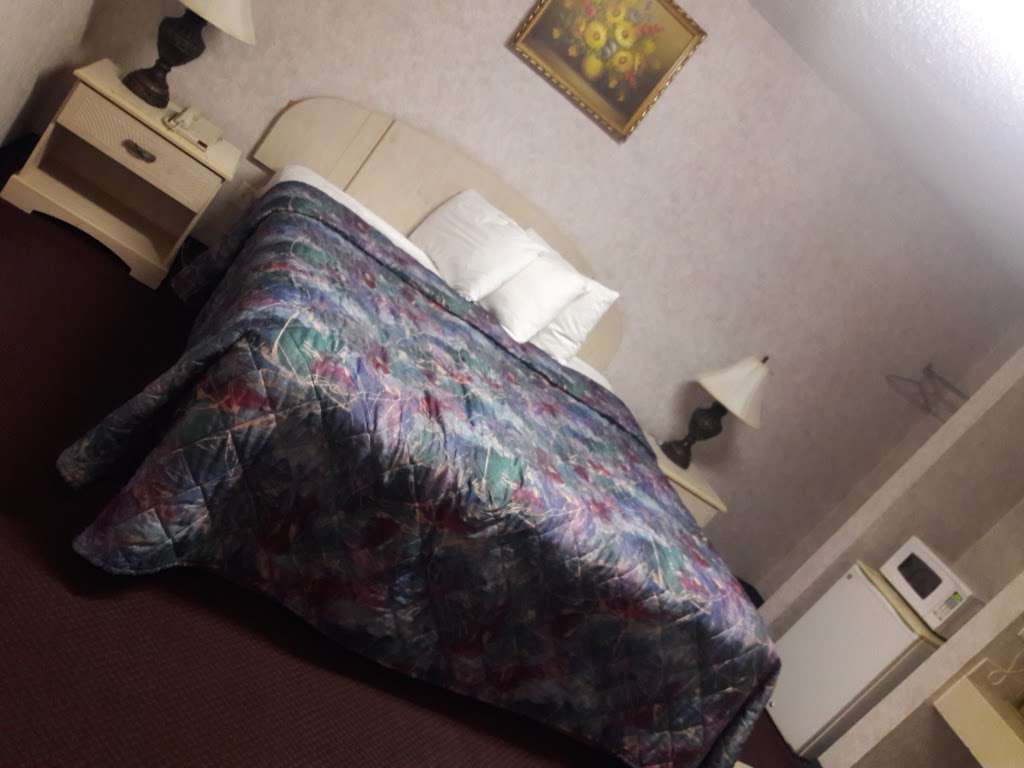Red Carpet Inn & Suites | 700 S White Horse Pike, Hammonton, NJ 08037, USA | Phone: (609) 704-1000