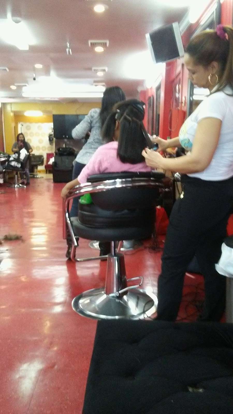 Dominican Beauty Salon | 716 W Lehigh Ave, Philadelphia, PA 19133, USA | Phone: (215) 229-1966