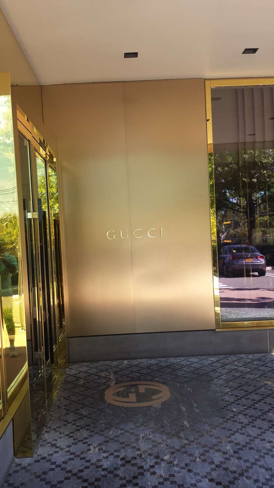 Gucci | 2110E Northern Blvd, Manhasset, NY 11030 | Phone: (516) 365-0994