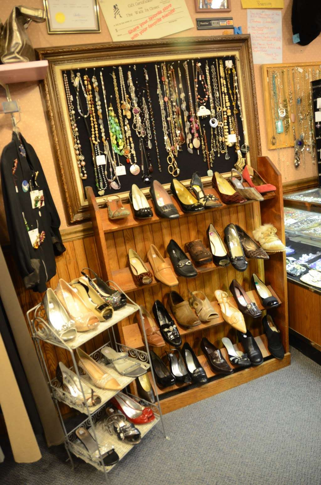 Walk In Closet | 107 3rd St #5, Bloomingdale, IL 60108, USA | Phone: (630) 924-8044