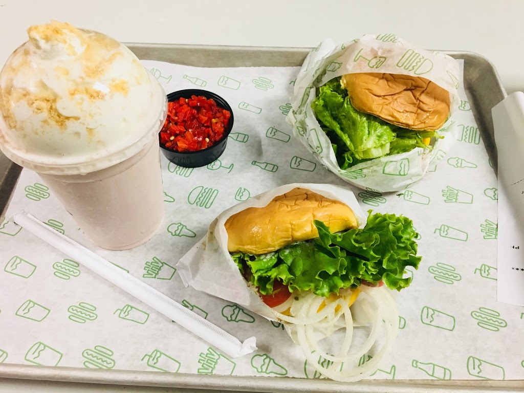 Shake Shack | 1 Old Fulton St, Brooklyn, NY 11201, USA | Phone: (347) 435-2676