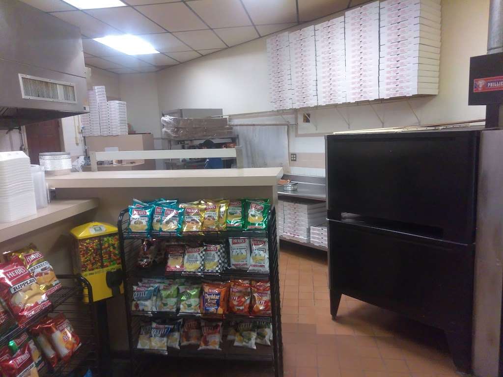 Linwood Pizza | 4208, 1599 Chichester Ave, Marcus Hook, PA 19061 | Phone: (610) 485-4900