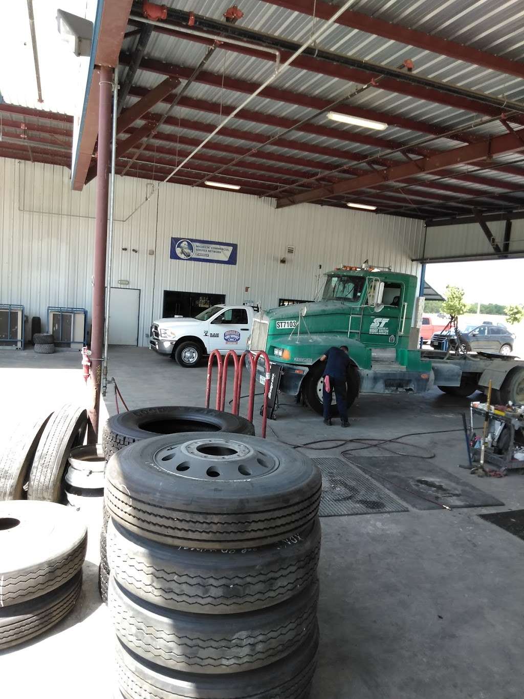 Beasley Tire Service - San Antonio | 1015 S East Loop 410, San Antonio, TX 78220, USA | Phone: (210) 667-2365