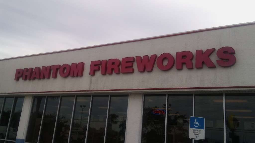 Phantom Fireworks of Cocoa | 2725 West King Street, FL-520, Cocoa, FL 32926, USA | Phone: (321) 631-3611