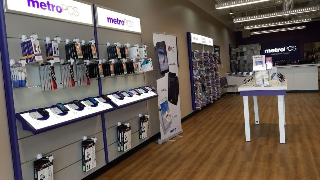 Metro by T-Mobile | 3751 Tower Rd, Aurora, CO 80011, USA | Phone: (303) 375-1492