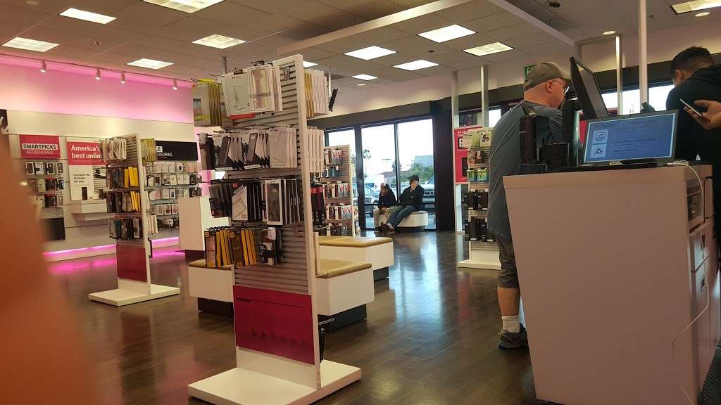T-Mobile | 751 Center Dr, San Marcos, CA 92069, USA | Phone: (760) 480-0450