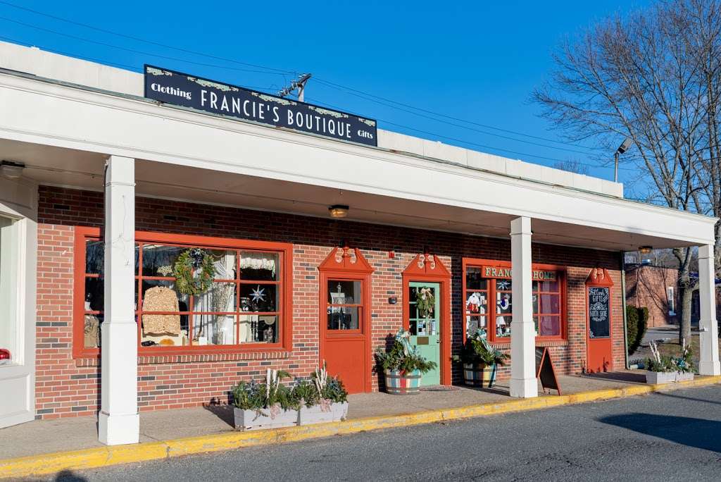 Francies Boutique | 30 Main St, Topsfield, MA 01983, USA | Phone: (978) 887-0331
