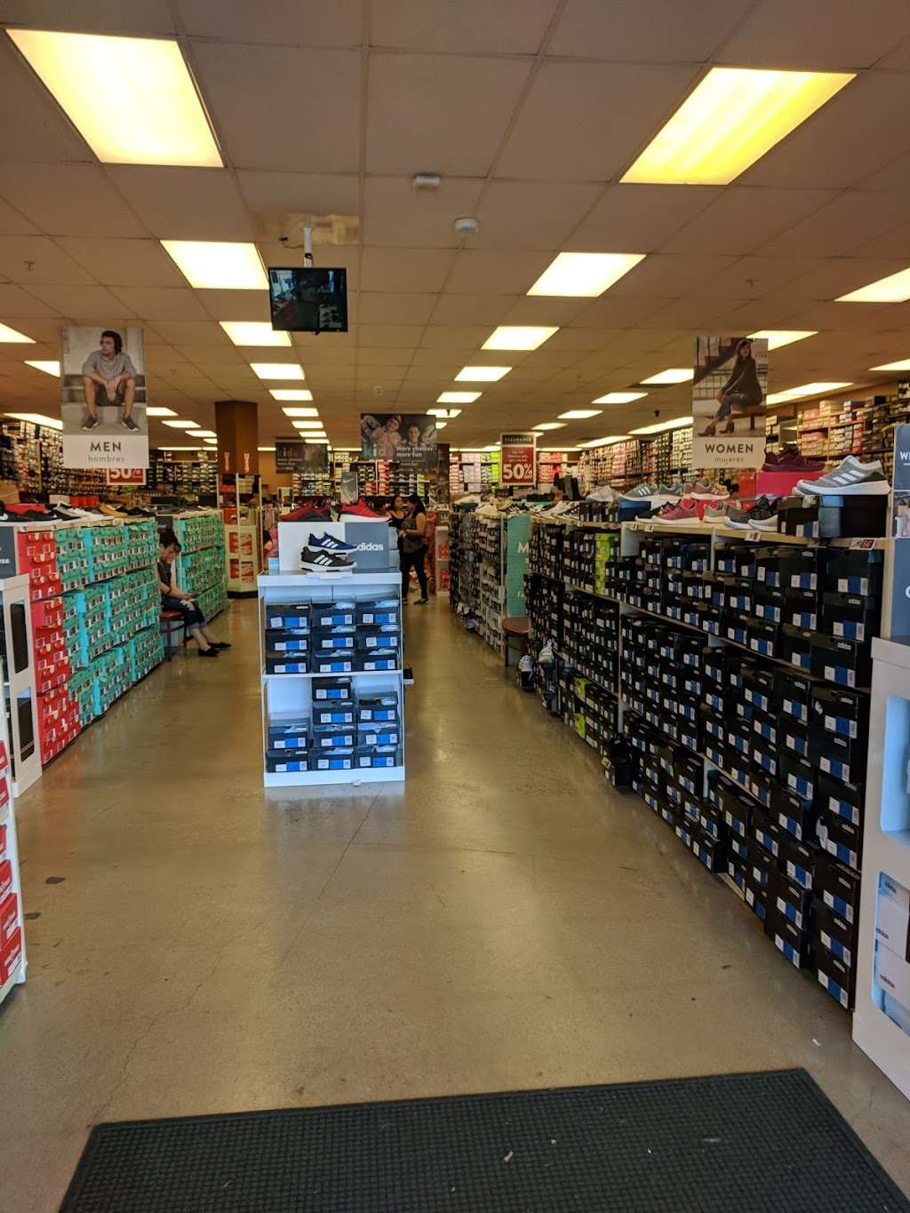 Famous Footwear Outlet | 690 Ventura Blvd #134, Camarillo, CA 93010, USA | Phone: (805) 465-4650