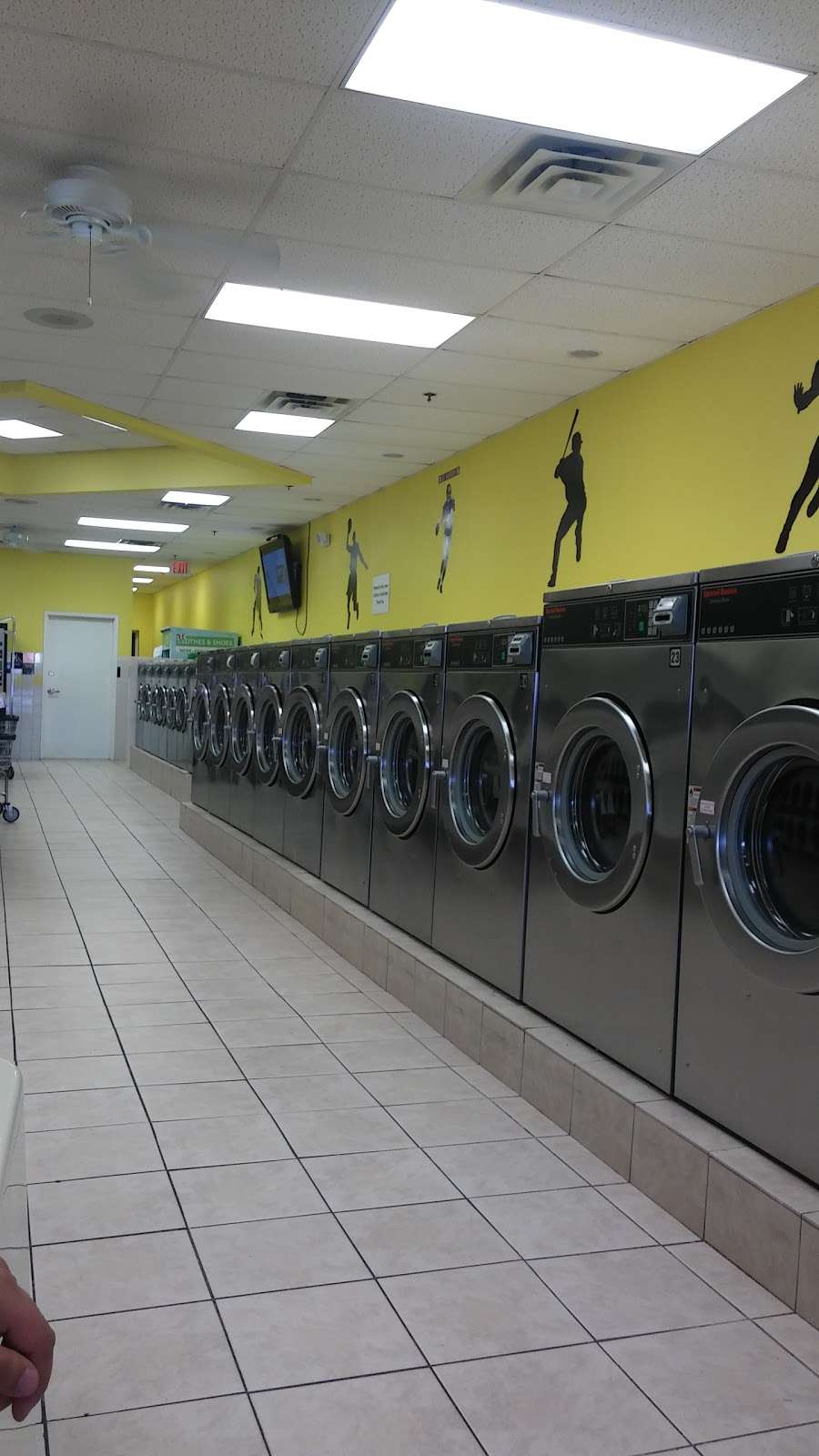 Allstar Laundromat | 835 Roosevelt Ave # 8, Carteret, NJ 07008, USA | Phone: (732) 541-9274