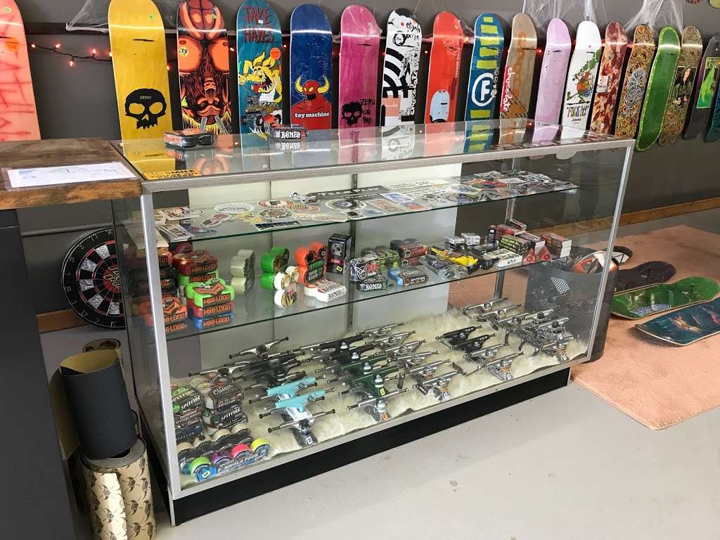 Four Wheel Skateshop | 636 S Bay St, Eustis, FL 32726, USA | Phone: (352) 551-0317