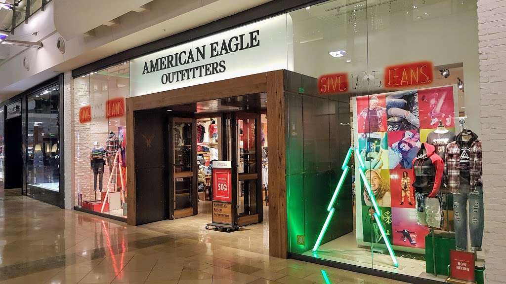 American Eagle Outfitters | 4200 Conroy Rd Suite 112, Orlando, FL 32839, USA | Phone: (407) 351-6635