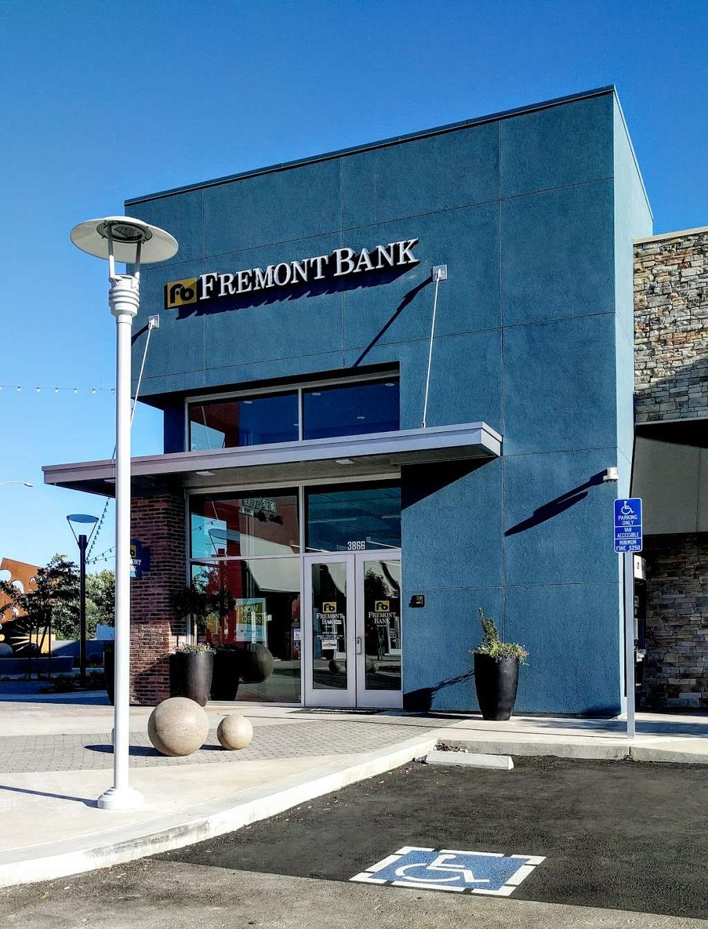 Fremont Bank | 3866 Fallon Rd, Dublin, CA 94568, USA | Phone: (925) 315-3201