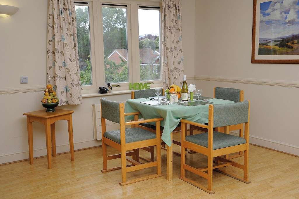 The Hornchurch Care Home | 2A Suttons Lane, Hornchurch, Essex RM12 6RJ, UK | Phone: 0333 321 4744