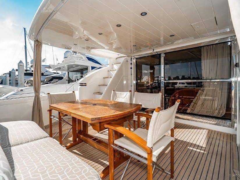 Ultimate YachtLife Charters | 4039 48th Ave S, St. Petersburg, FL 33711, USA | Phone: (877) 766-3817