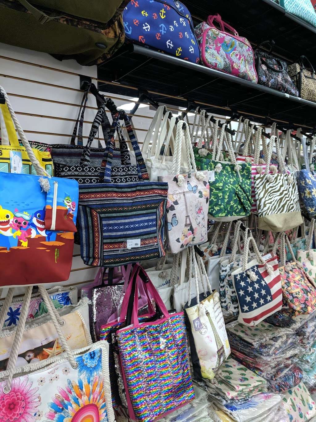 Bags N More | 125 Northwest Loop 410 #571, San Antonio, TX 78216, USA | Phone: (210) 348-8224