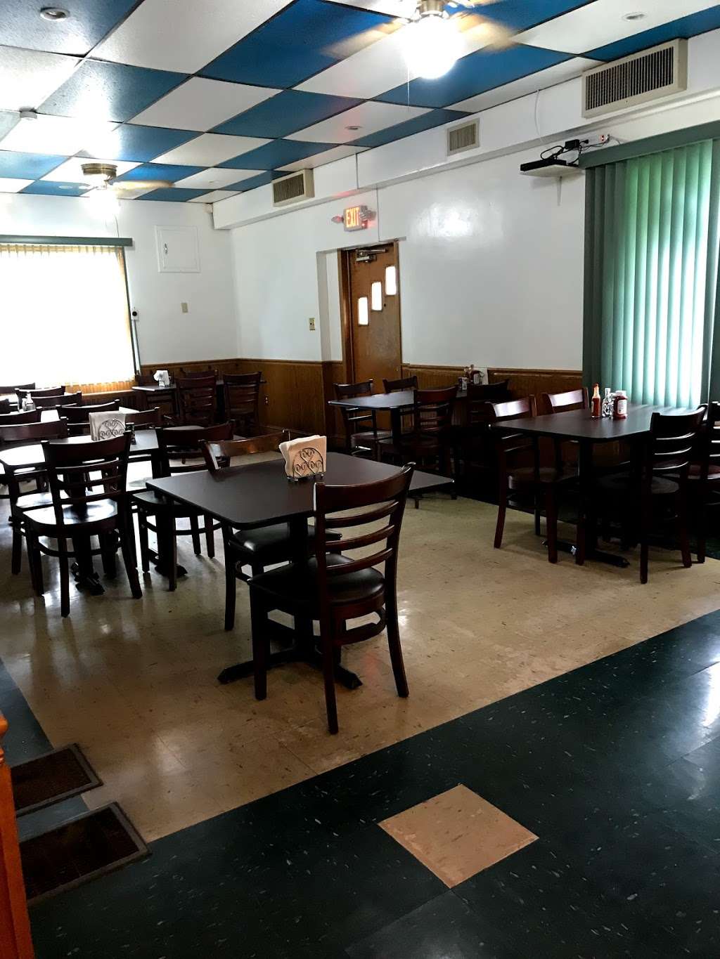 El Roble Restaurant Salvadoreño | 900 Schuylkill Ave, Reading, PA 19601 | Phone: (484) 845-8054