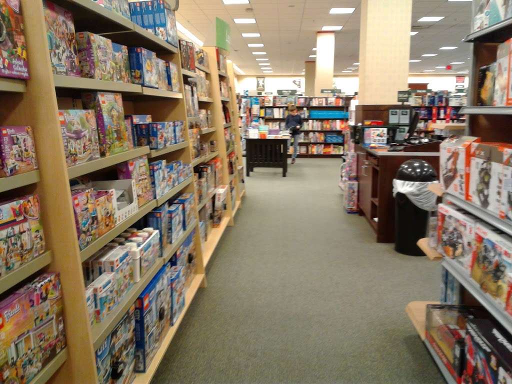 Barnes & Noble | 297 Oakbrook Center, Oak Brook, IL 60523, USA | Phone: (630) 684-0586