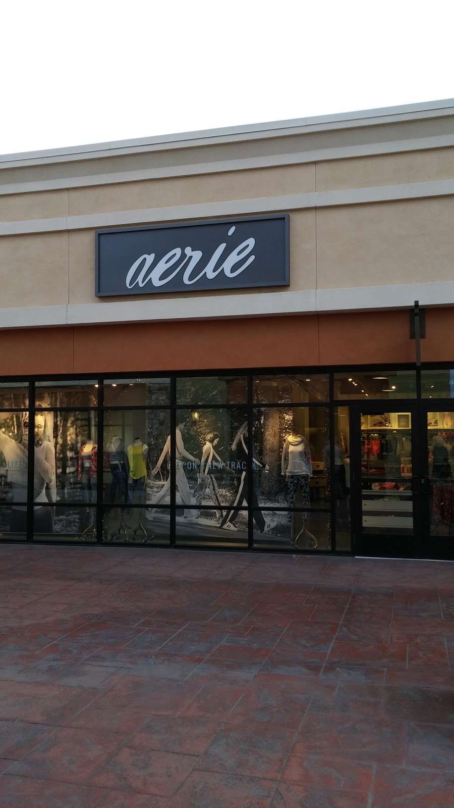 AEO Factory & Aerie Store | Space 805, 5701 Outlets at Tejon Pkwy Suite 805, Arvin, CA 93203 | Phone: (661) 858-2410