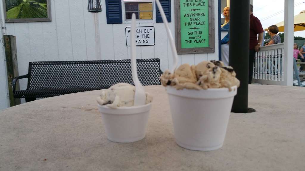 Tre Sorelle Dolce Ice Cream & Italian Ice | 11 S Railroad Ave, Wyoming, DE 19934 | Phone: (302) 423-0497