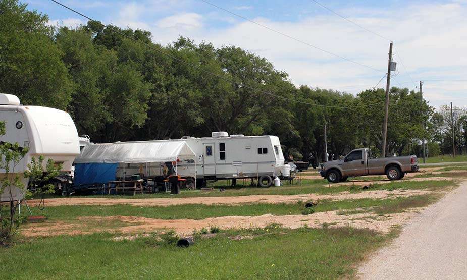 Markham RV and Mobile Home Park | 406 Farm to Market Rd 1468, Markham, TX 77456, USA | Phone: (979) 318-1517