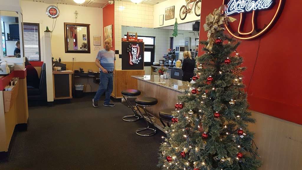 Zees Diner | 3135 Cleveland Ave, Santa Rosa, CA 95403, USA | Phone: (707) 800-7928