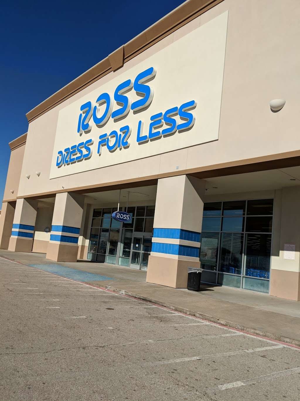 Ross Dress for Less | 11255 Garland Rd, Dallas, TX 75218, USA | Phone: (214) 321-7186