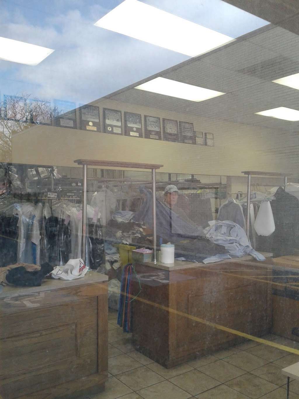 New Glenwood Cleaners Inc | 3234 Glenview Rd, Glenview, IL 60025, USA | Phone: (847) 724-5414