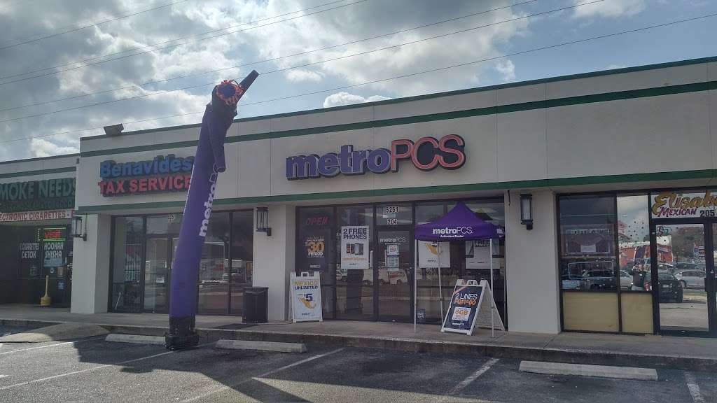 Metro by T-Mobile | 5251 Timberhill Ste 204, San Antonio, TX 78238, USA | Phone: (210) 681-8851