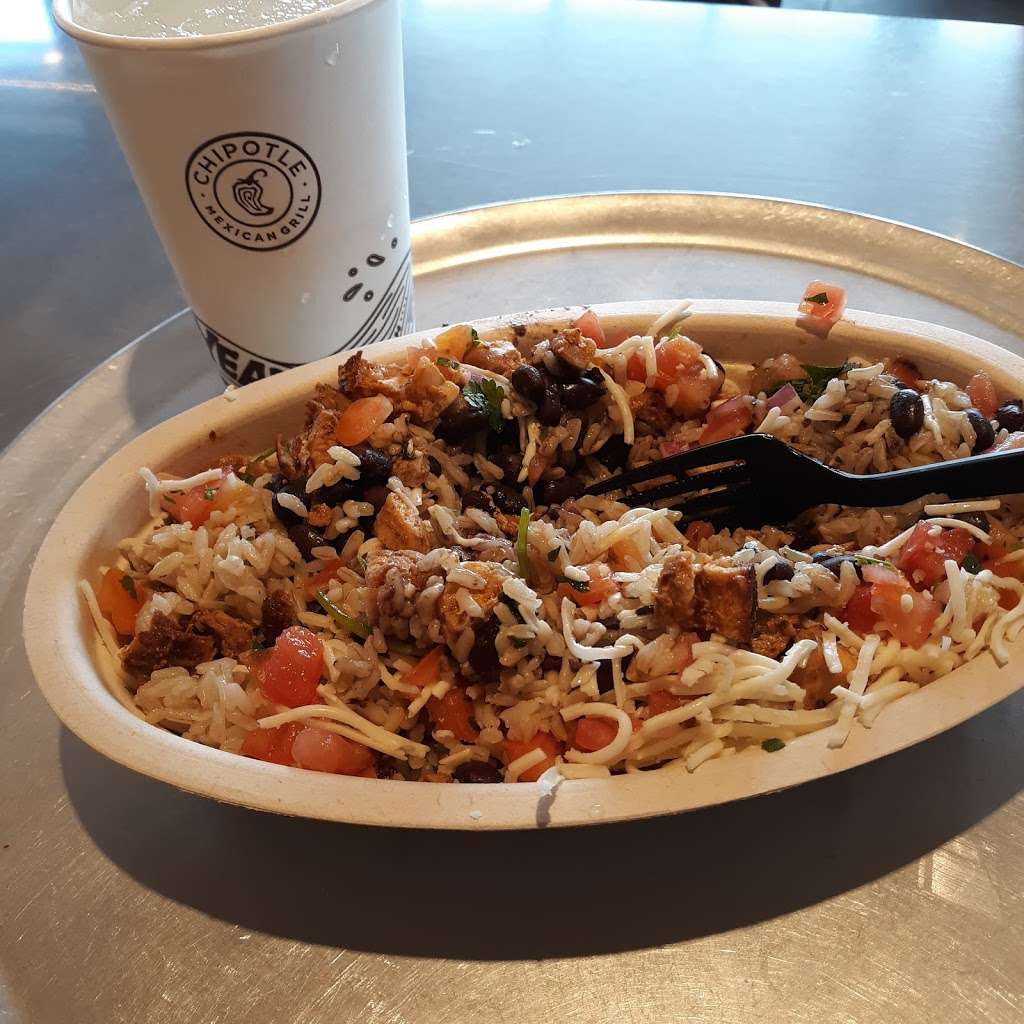Chipotle Mexican Grill | 975 Norland Ave, Chambersburg, PA 17201, USA | Phone: (717) 262-2287