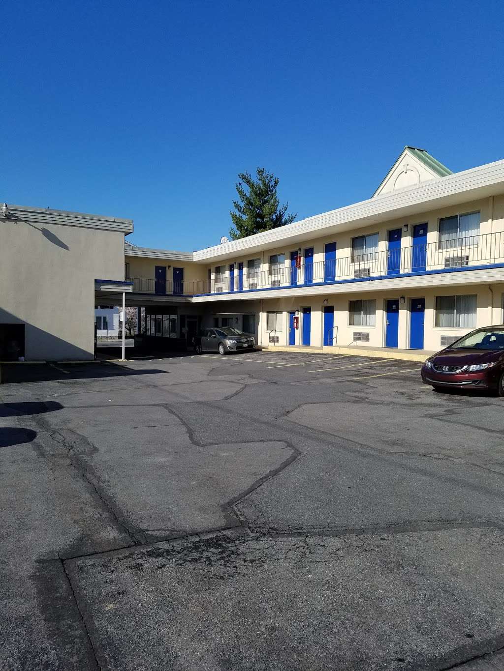 Days Inn by Wyndham Waynesboro | 239 W Main St, Waynesboro, PA 17268 | Phone: (717) 762-9113