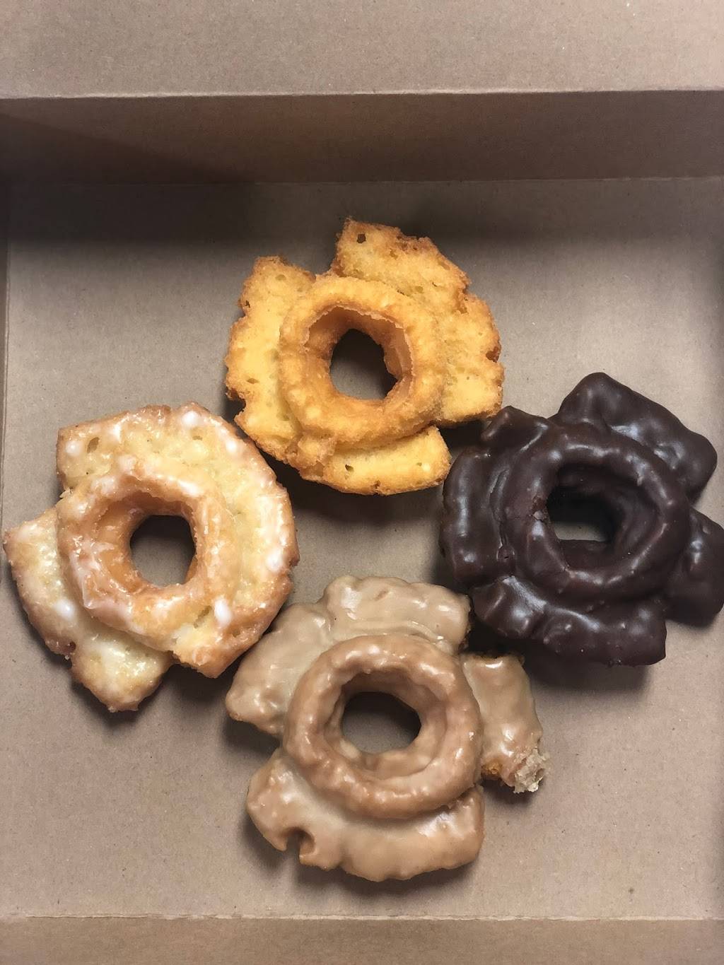 Livi Lees Daylight Donuts | 411 E Broadway St, Sand Springs, OK 74063, USA | Phone: (918) 241-2765