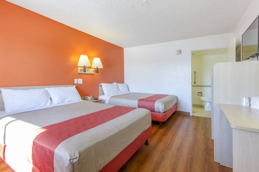 Motel 6 Phoenix, AZ - Airport - 24th Street | 214 S 24th St, Phoenix, AZ 85034, USA | Phone: (602) 244-1155