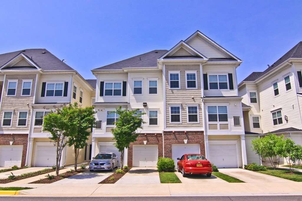 Van Metre Barrington Park Apartments | 10275 Dorchester Pl, Manassas, VA 20110 | Phone: (703) 272-2725