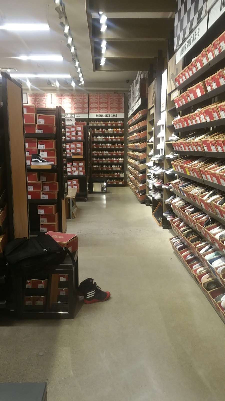 vans store woodbury commons