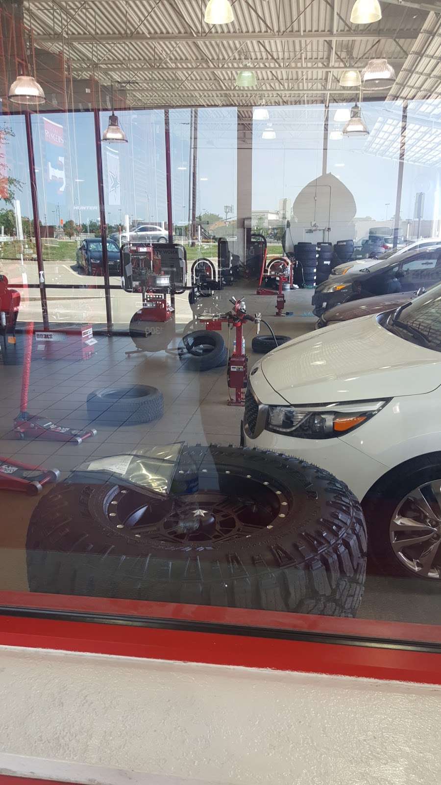 Discount Tire | 3516 W Airport Fwy, Irving, TX 75062 | Phone: (214) 596-1267
