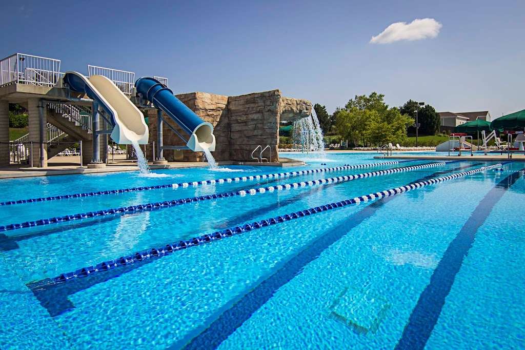 Hunt Club Aquatic Center-Gurnee Park District | 900 Hunt Club Rd, Gurnee, IL 60031, USA | Phone: (847) 599-3780