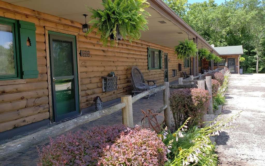 Lazy Cloud Lodge | W 4033, State Rd 50, Lake Geneva, WI 53147, USA | Phone: (262) 275-3322