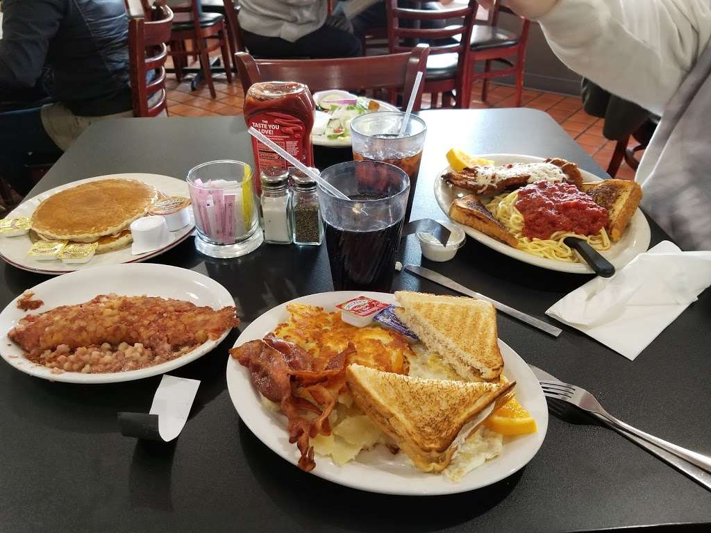 Front Royal Diner | 865 John Marshall Hwy, Front Royal, VA 22630, USA | Phone: (540) 636-2270