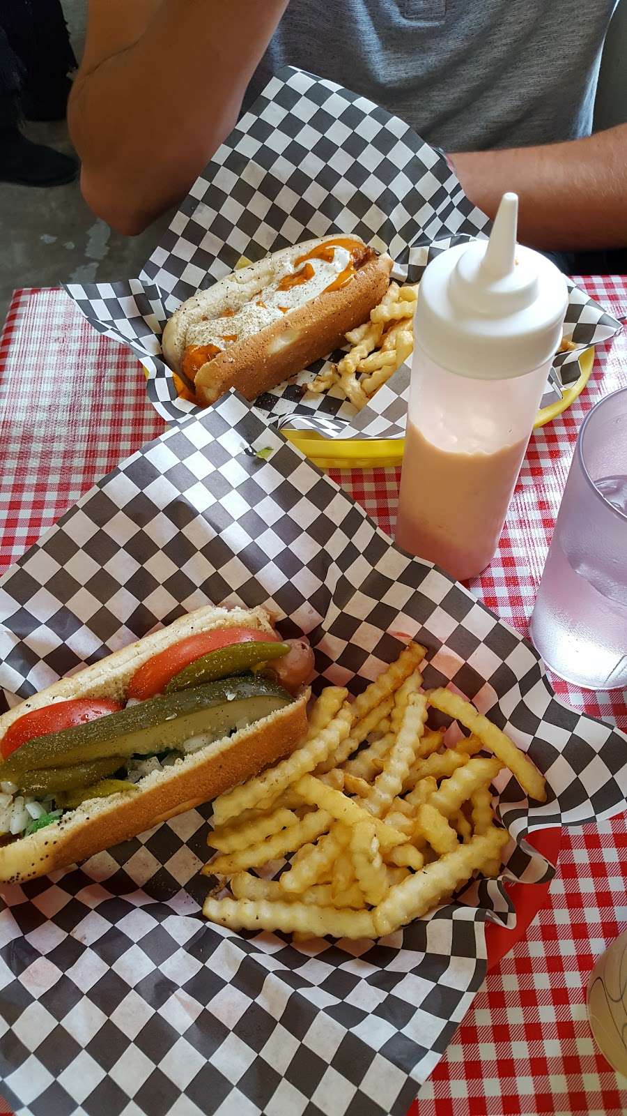 Roys Chicago Doggery & Italian Beef | 84 Corona Rd, Petaluma, CA 94954, USA | Phone: (707) 774-1574