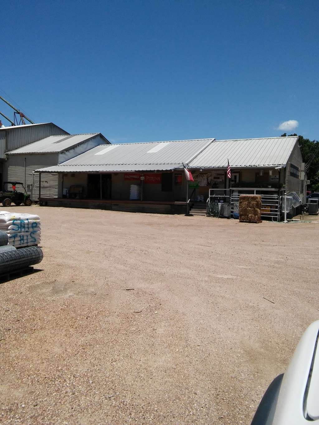 Damon Farm & Ranch Services Center | 3406 County Rd 264N, Damon, TX 77430, USA | Phone: (979) 742-3317