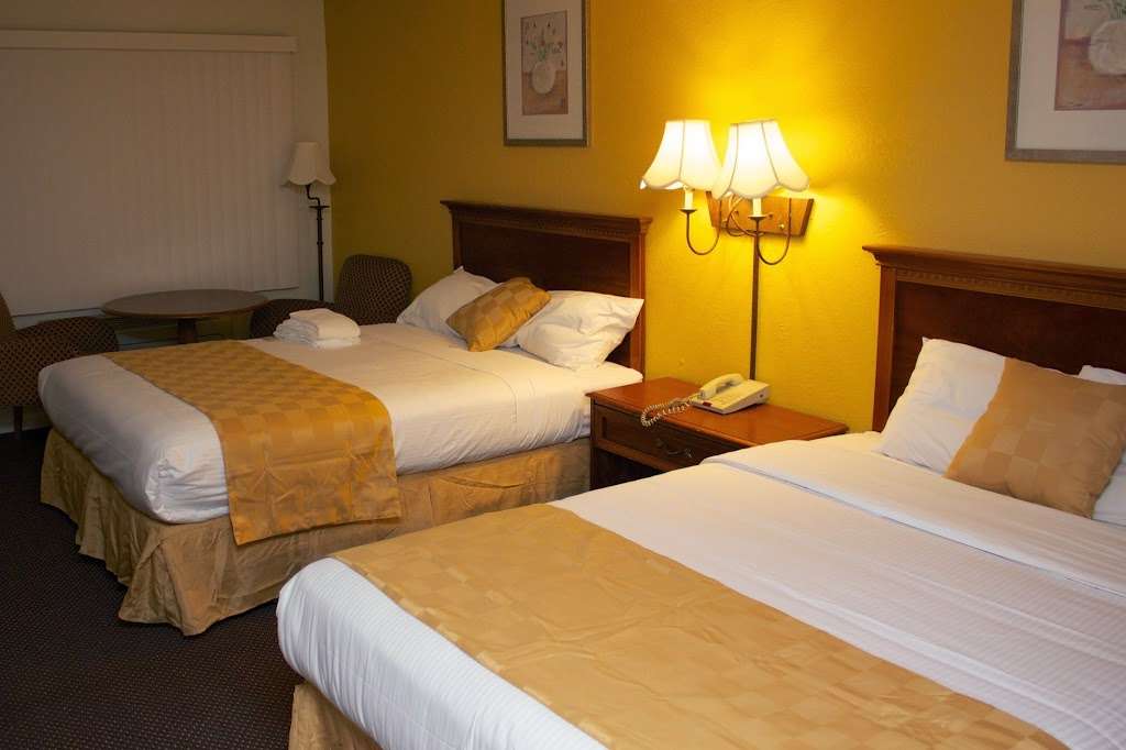 Amber Inn & Suites | 4624 W Irlo Bronson Memorial Hwy, Kissimmee, FL 34746, USA | Phone: (407) 396-2642