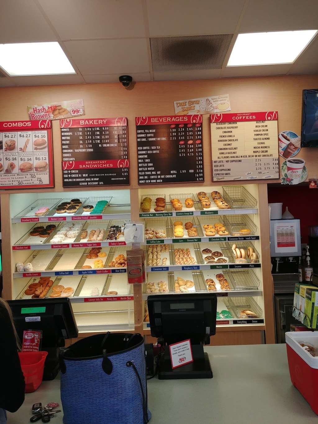 Honey Dew Donuts | 156 Andover St, Danvers, MA 01923, USA | Phone: (978) 762-7300