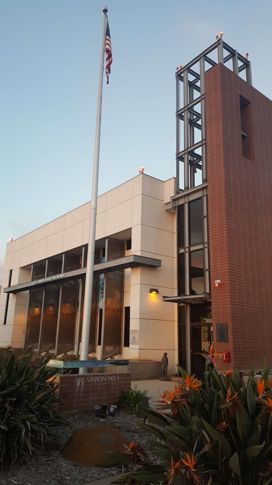 Los Angeles Fire Dept. Station 5 | 8900 Emerson Ave, Los Angeles, CA 90045, USA | Phone: (213) 485-6205