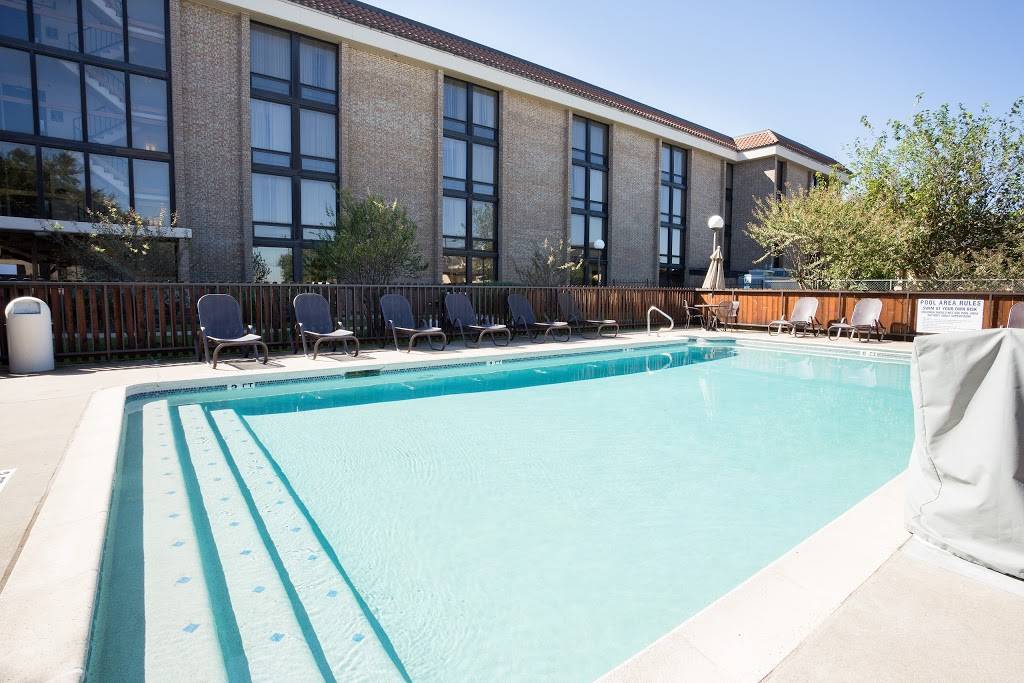 Drury Inn & Suites Austin North | 6711 N Interstate Hwy 35 North, Austin, TX 78752 | Phone: (512) 467-9500